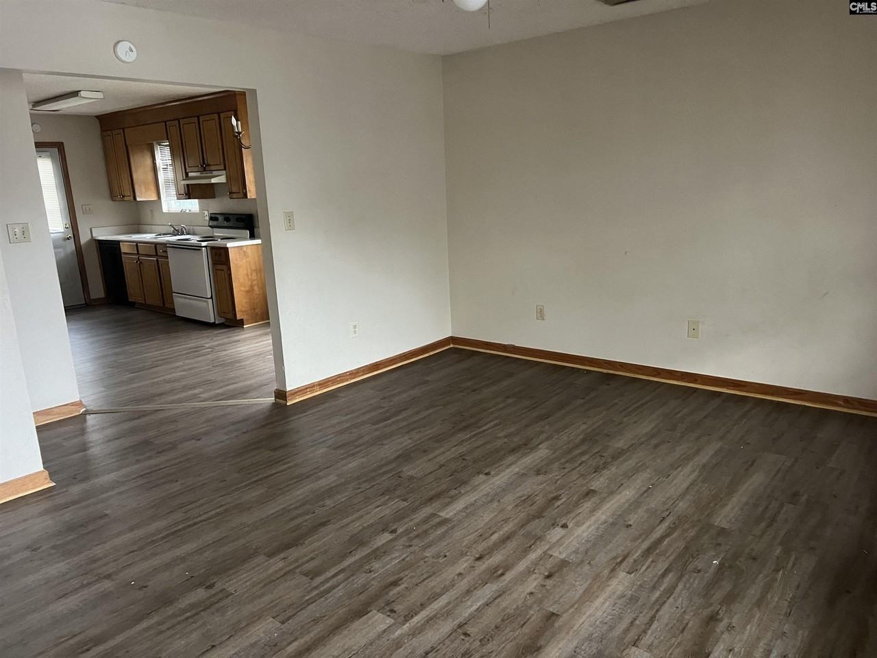 124 Hazelwood Ct - Photo 3 of 16