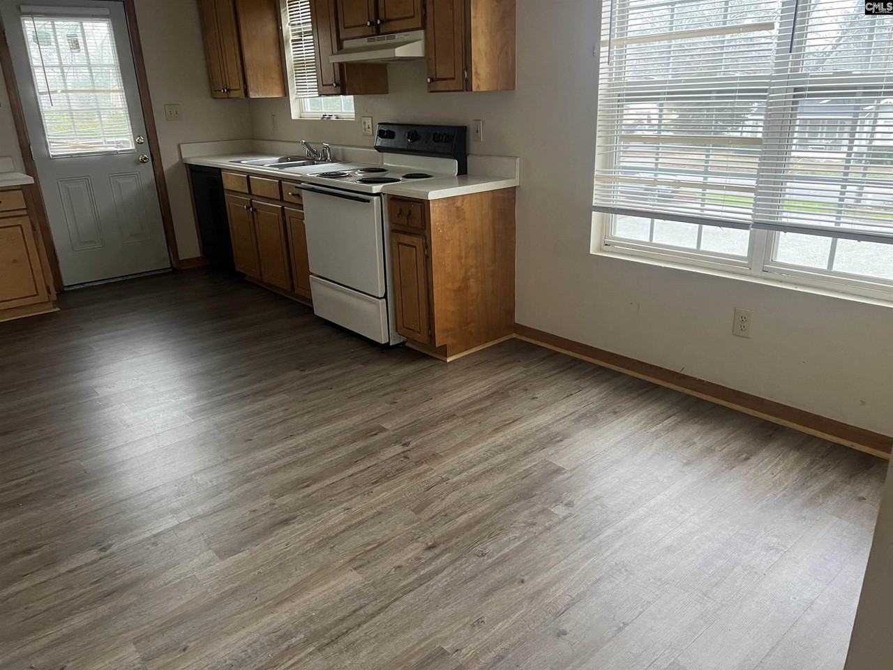 124 Hazelwood Ct - Photo 4 of 16