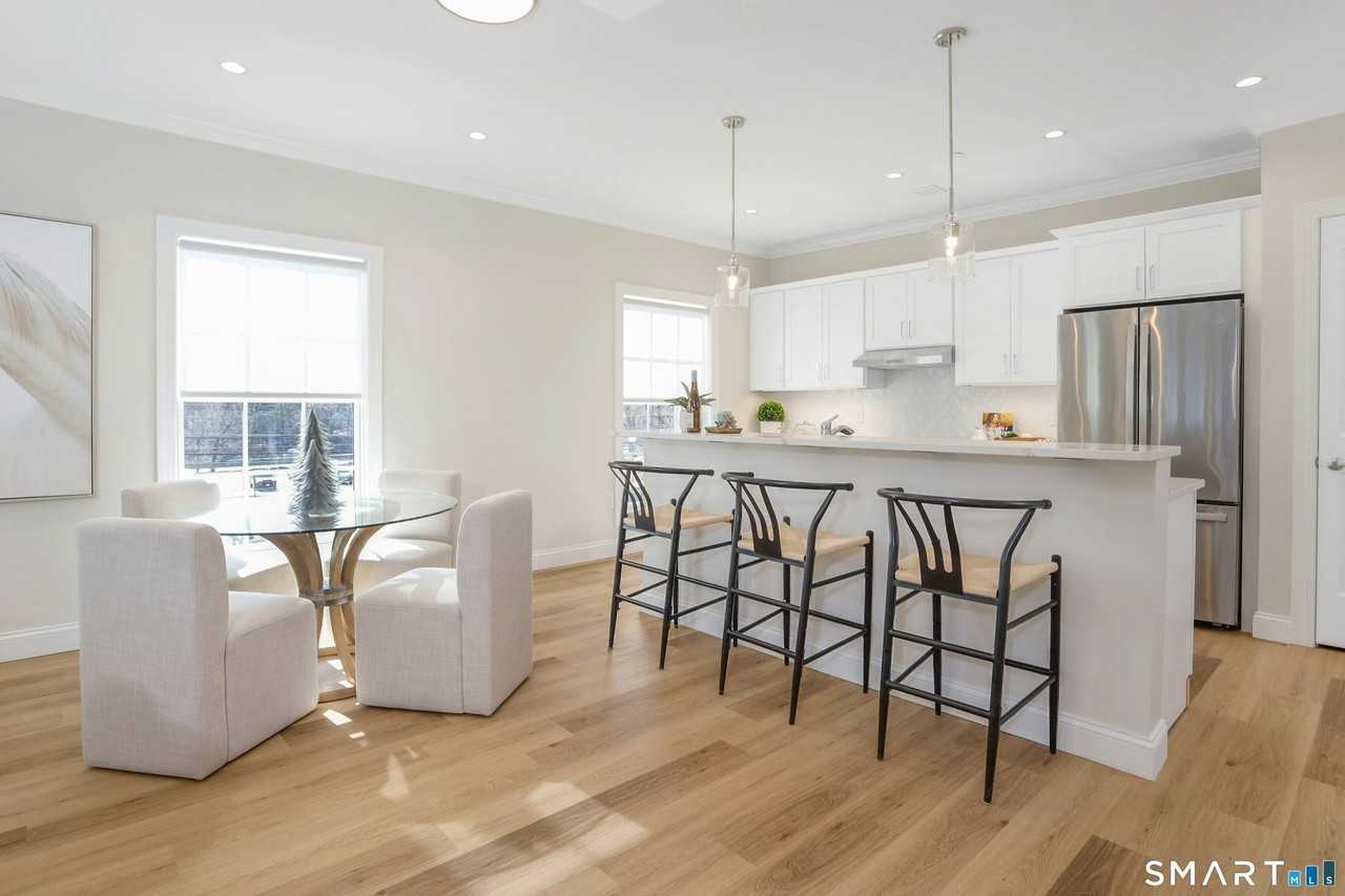 440 Heights Rd Apt 210 - Photo 3 of 15