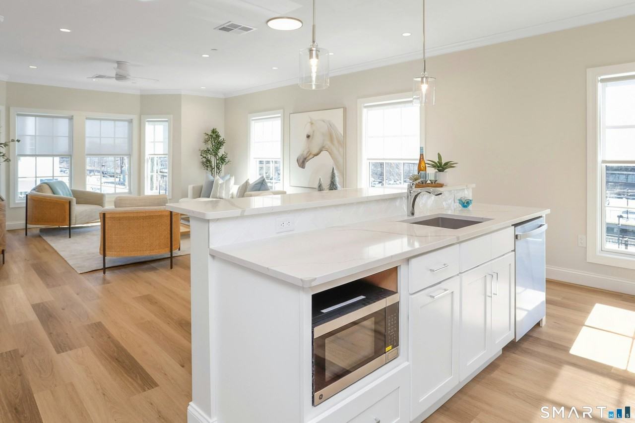 440 Heights Rd Apt 210 - Photo 4 of 15