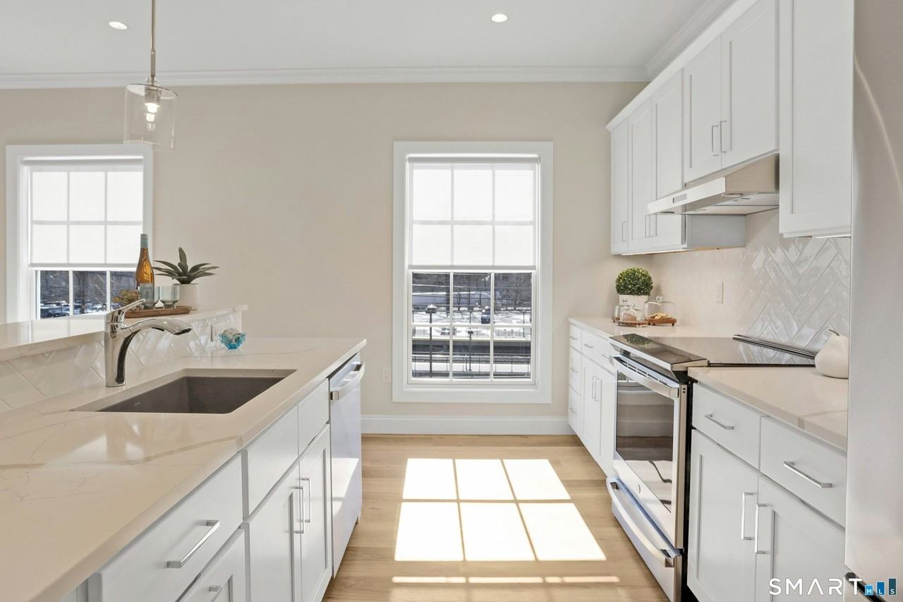 440 Heights Rd Apt 210 - Photo 5 of 15