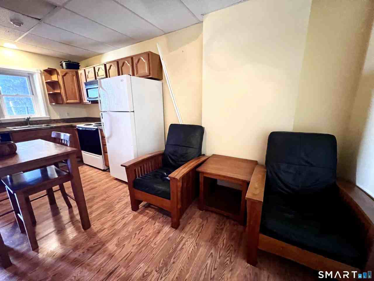 696 Main St - Photo 6 of 9
