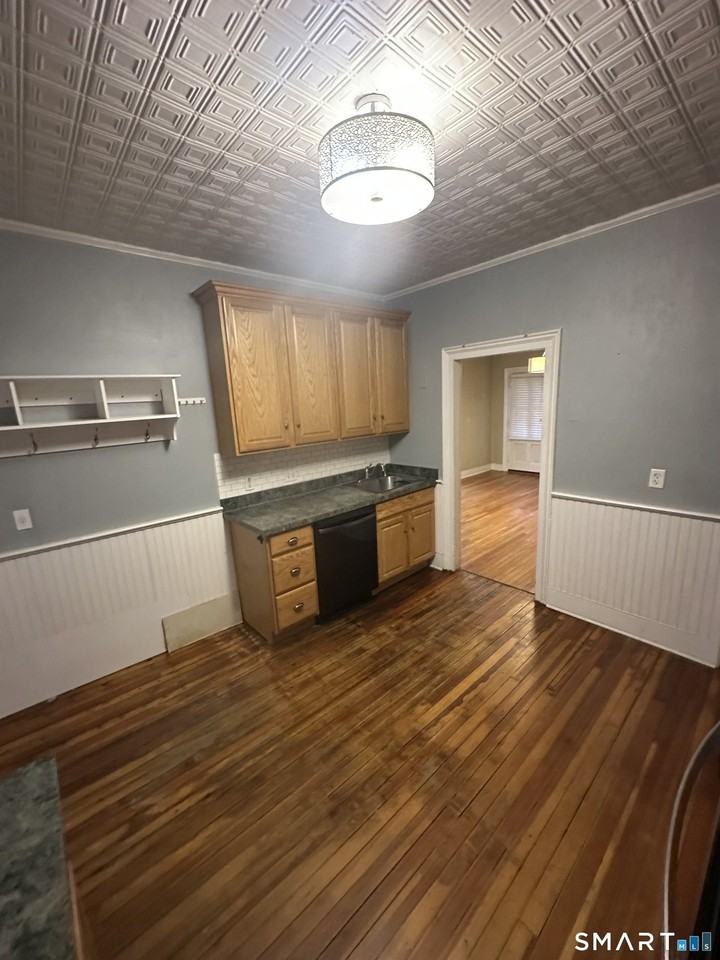 57 Maple St - Photo 4 of 9