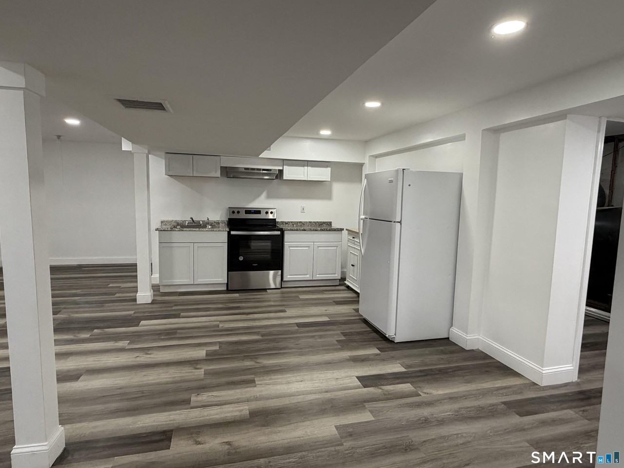 96 Neill Dr - Photo 2 of 10