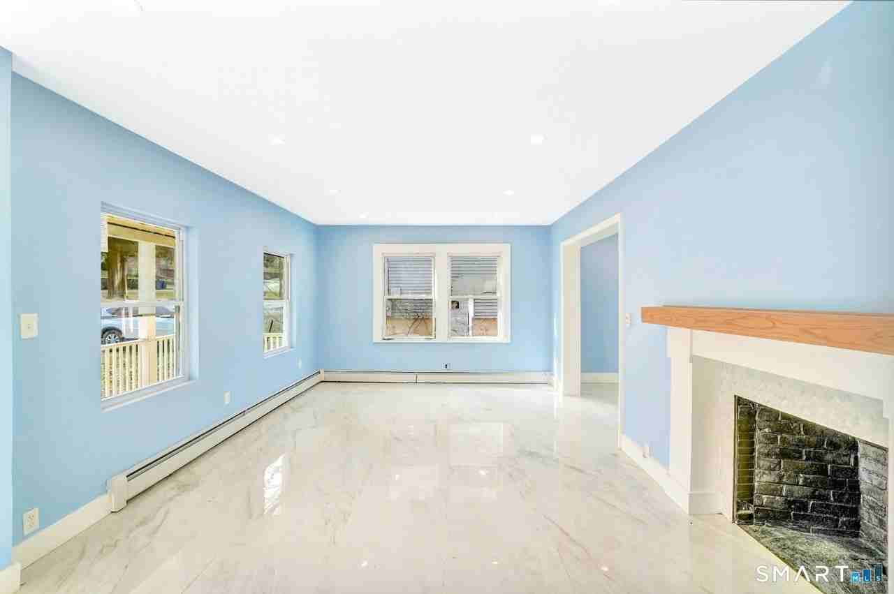 341 Lincoln St - Photo 4 of 12