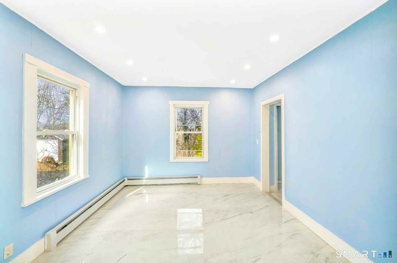 341 Lincoln St - Photo 5 of 12