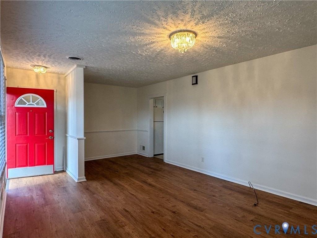 3305 Luray St - Photo 4 of 24