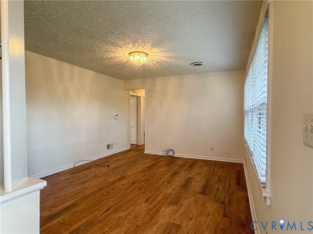 3305 Luray St - Photo 5 of 24