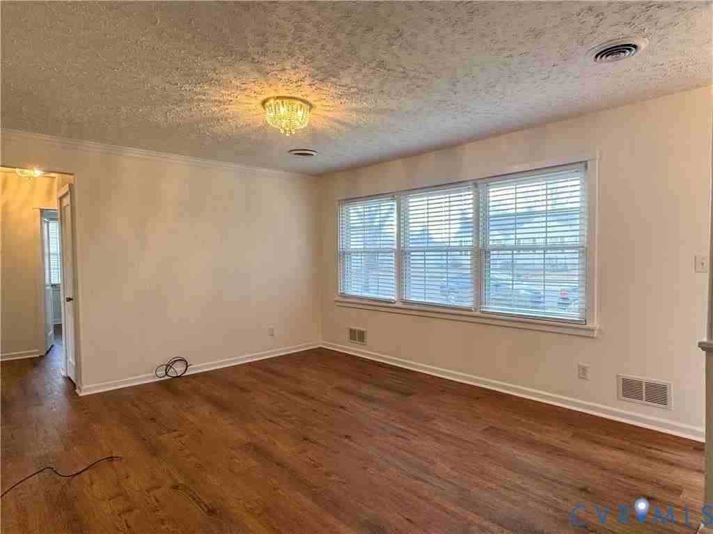 3305 Luray St - Photo 6 of 24