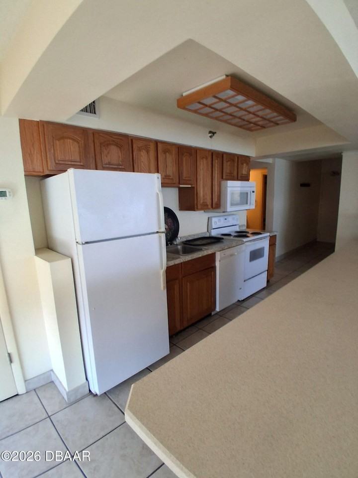 1909 S Atlantic Ave #913 - Photo 5 of 14