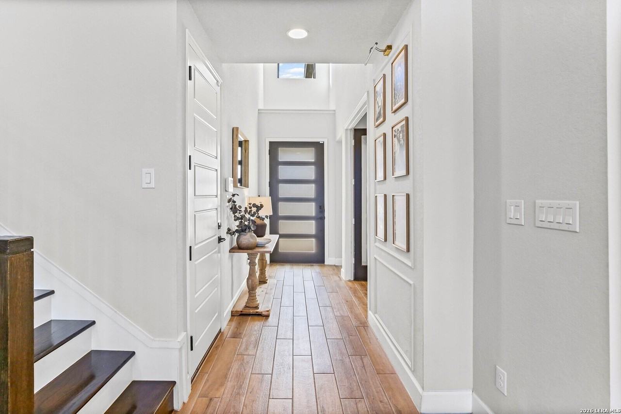 330 Navarro - Photo 4 of 41