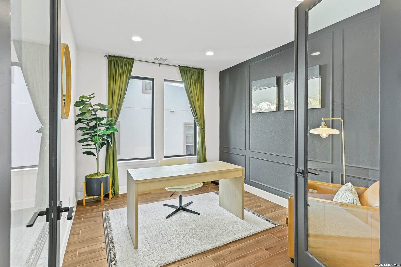 330 Navarro - Photo 5 of 41