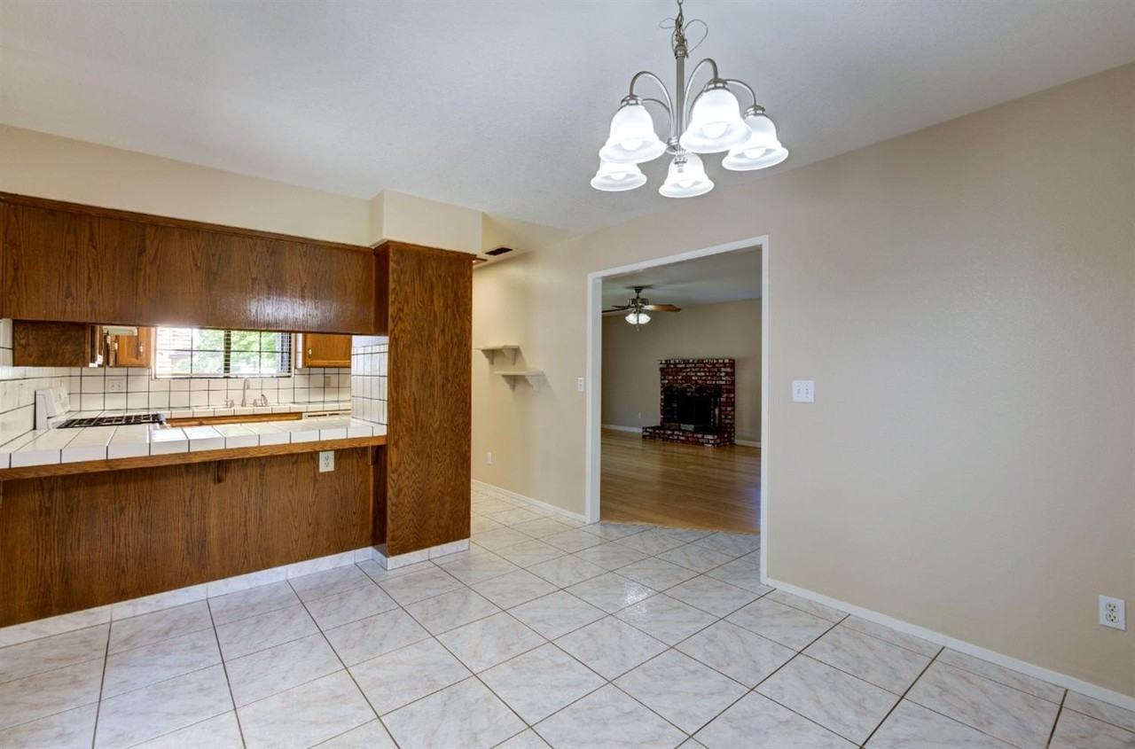 2394 Scott Ave - Photo 5 of 16