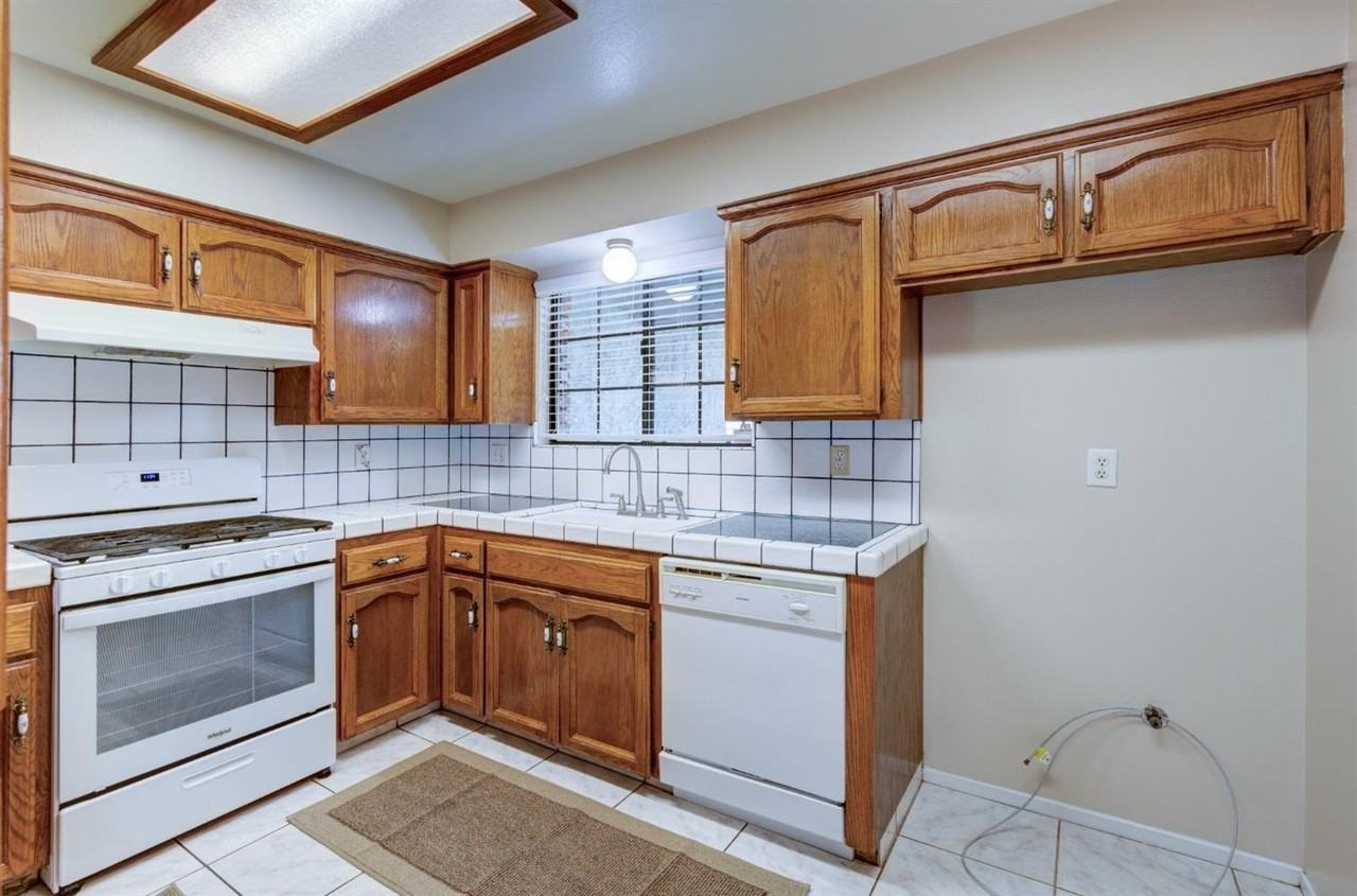 2394 Scott Ave - Photo 6 of 16