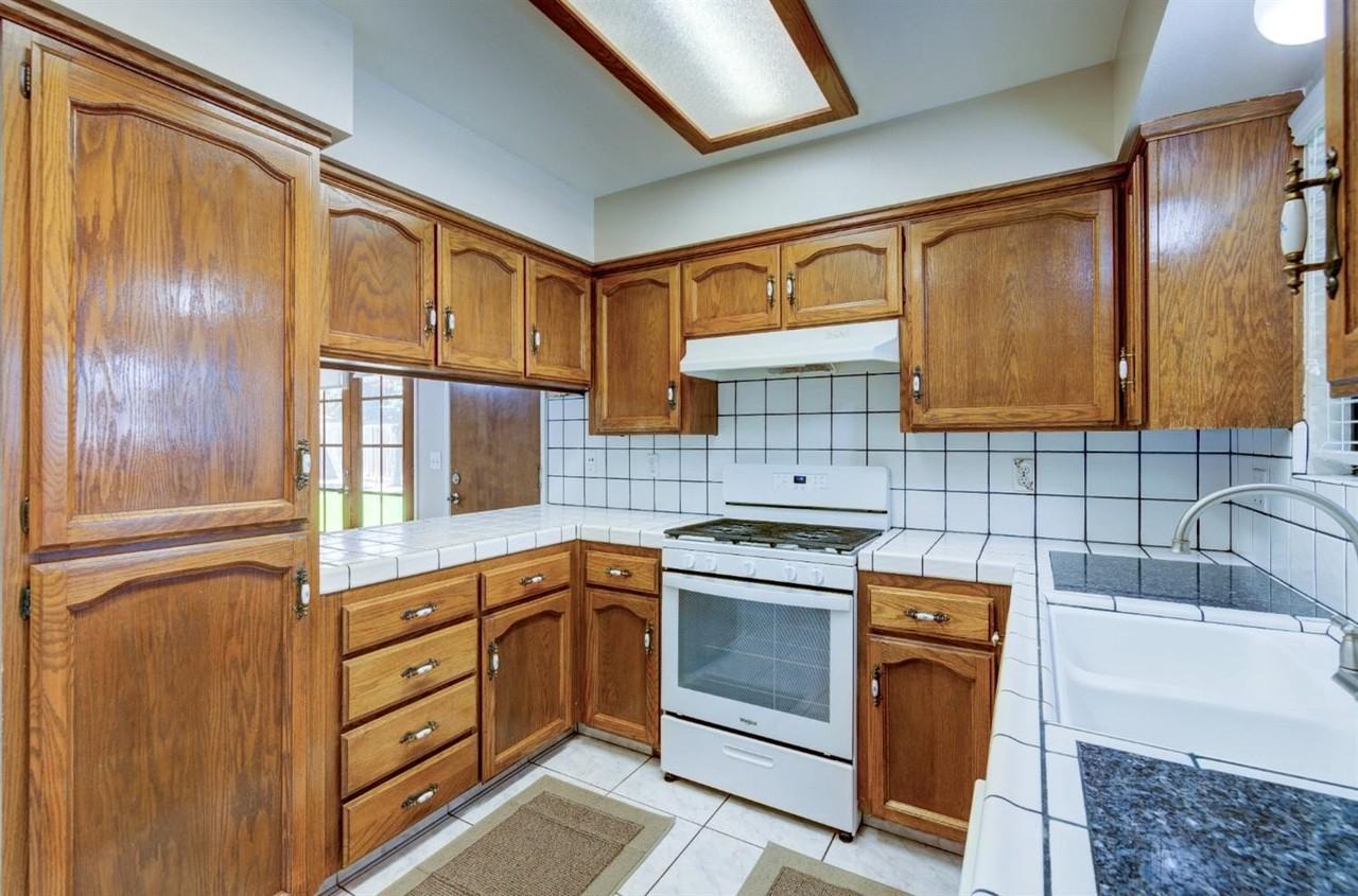 2394 Scott Ave - Photo 7 of 16