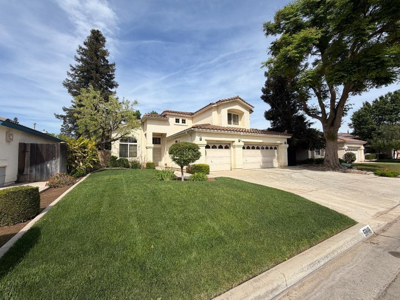 5918 W Chennault Ave - Photo 2 of 21