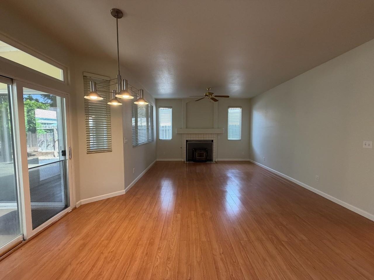 5918 W Chennault Ave - Photo 4 of 21