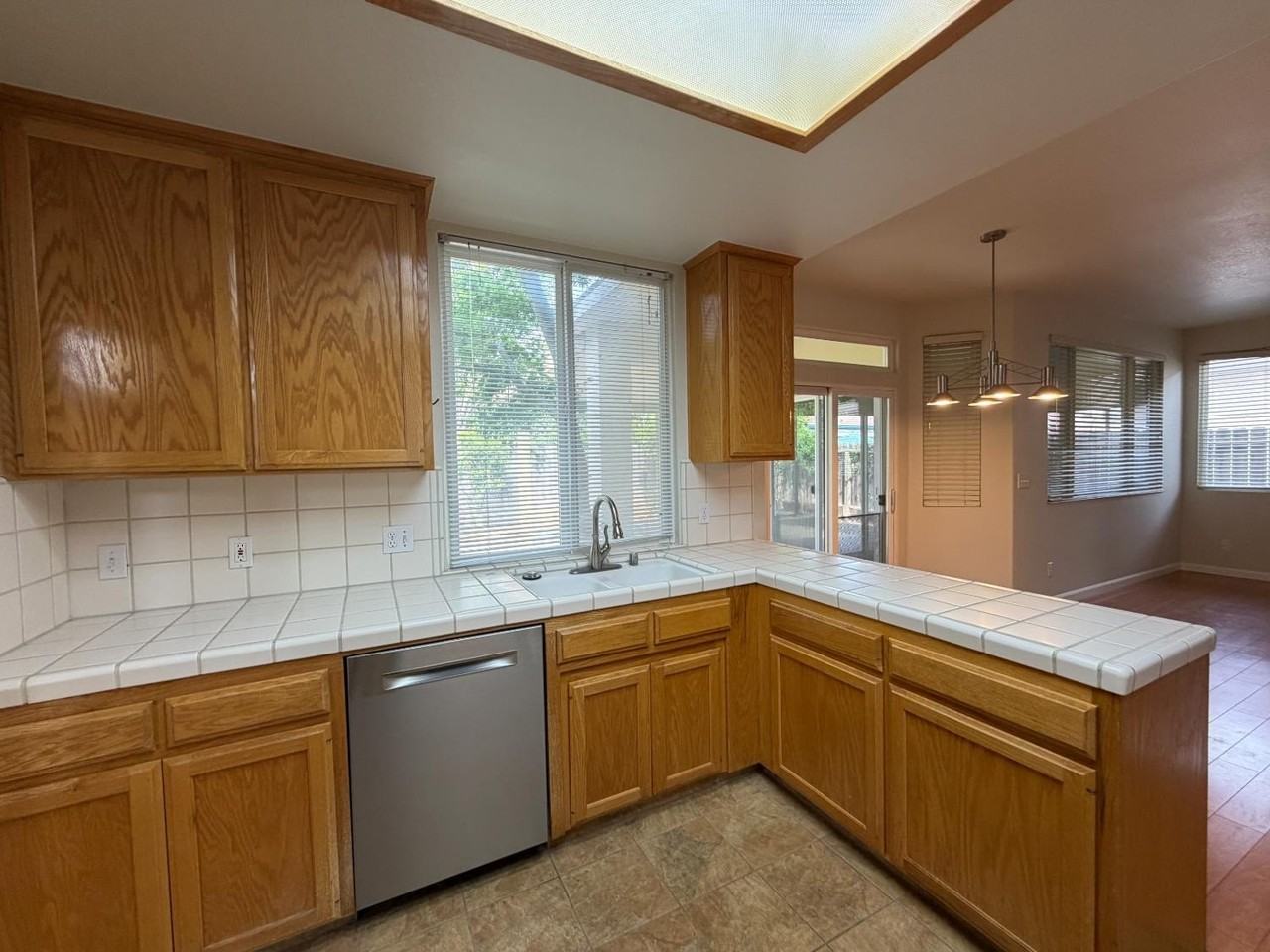 5918 W Chennault Ave - Photo 6 of 21