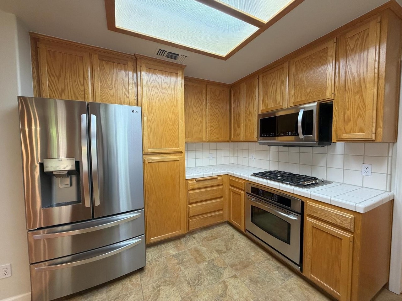 5918 W Chennault Ave - Photo 7 of 21