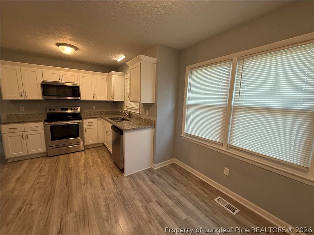 1611 Diplomat Dr - Photo 6 of 21