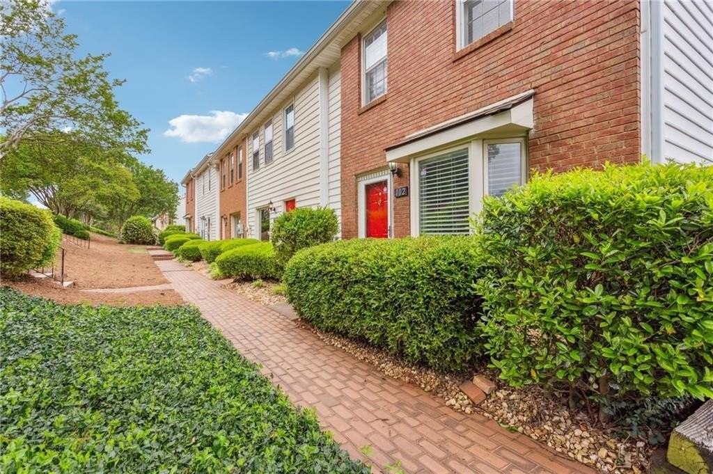 102 Holcomb Ferry Rd - Photo 2 of 27