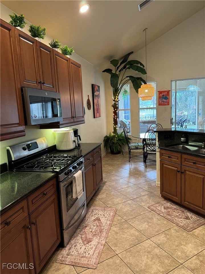 13042 Sail Away St - Photo 6 of 50