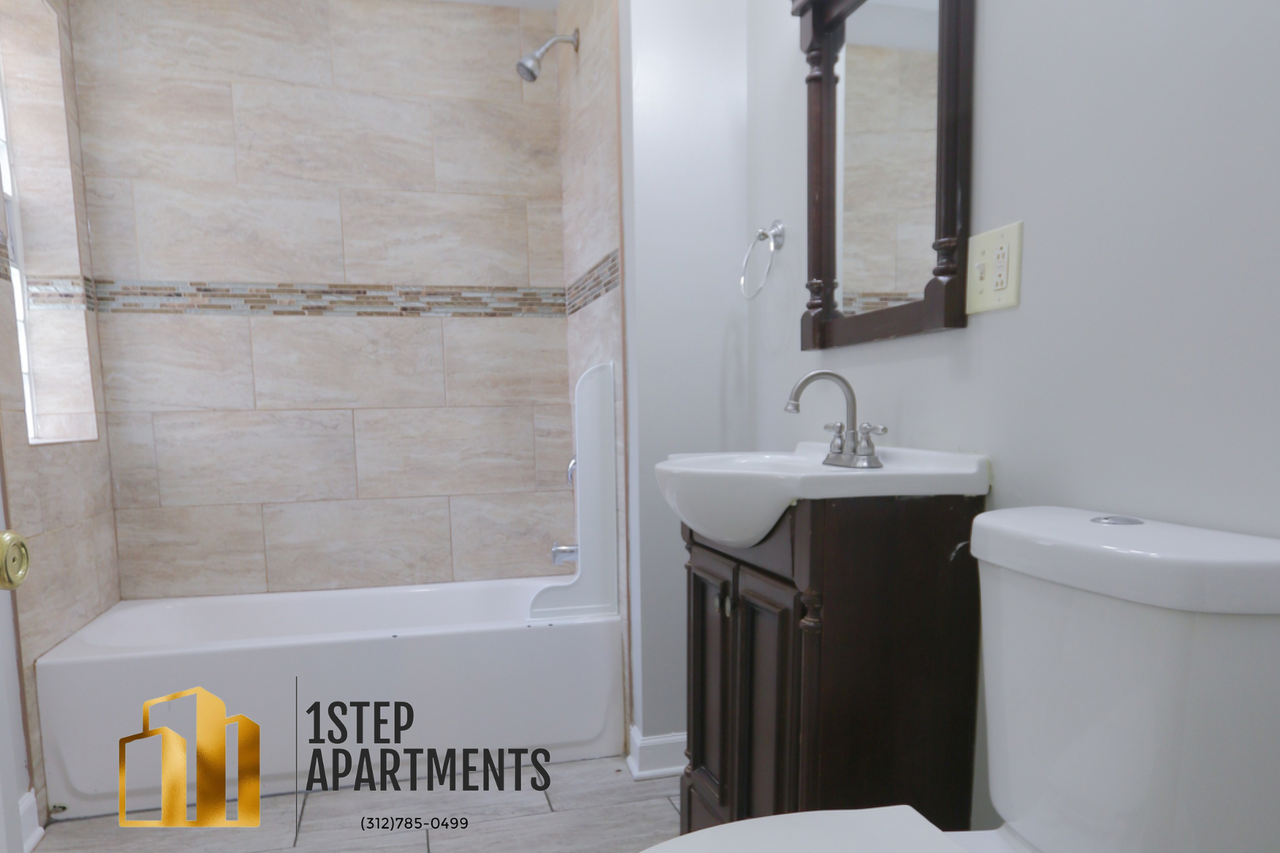 1400 N Harding Ave - Photo 2 of 7