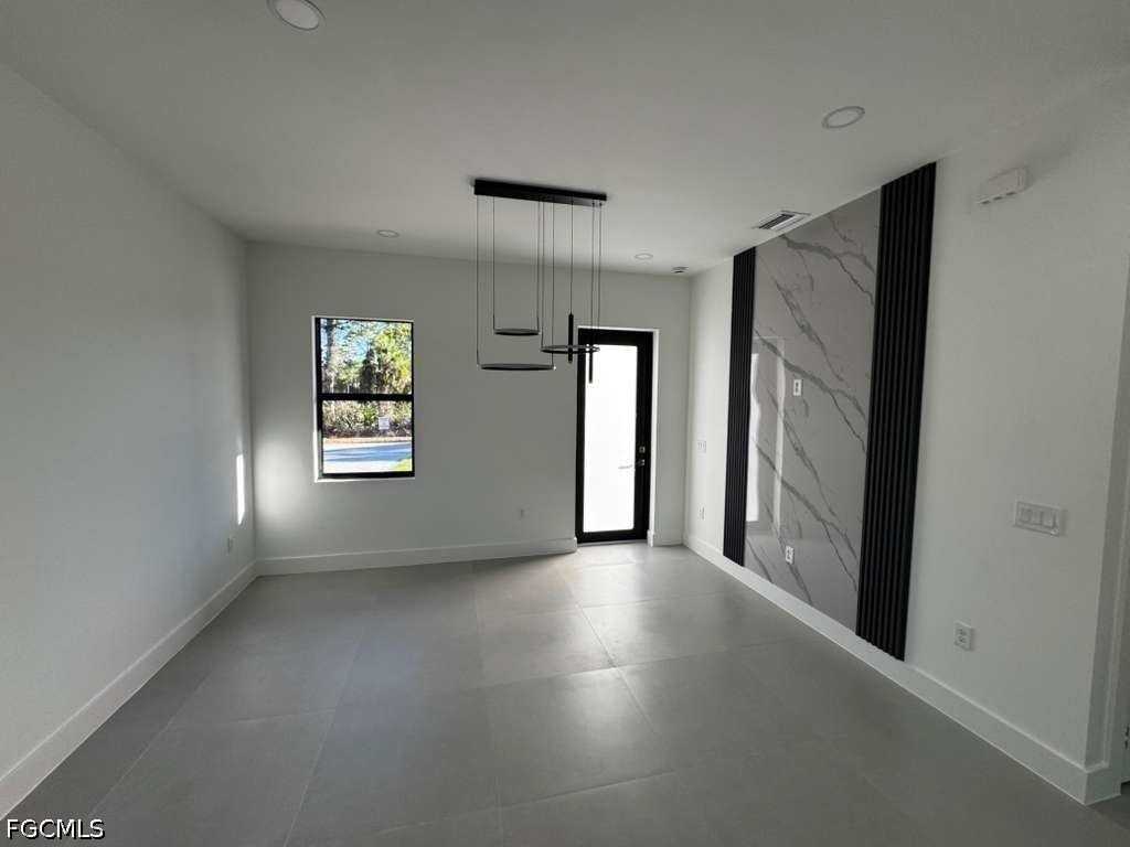 1037 Barcelona St E - Photo 4 of 20