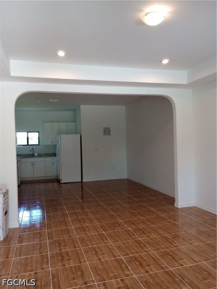 423 Canyon Dr S - Photo 3 of 3