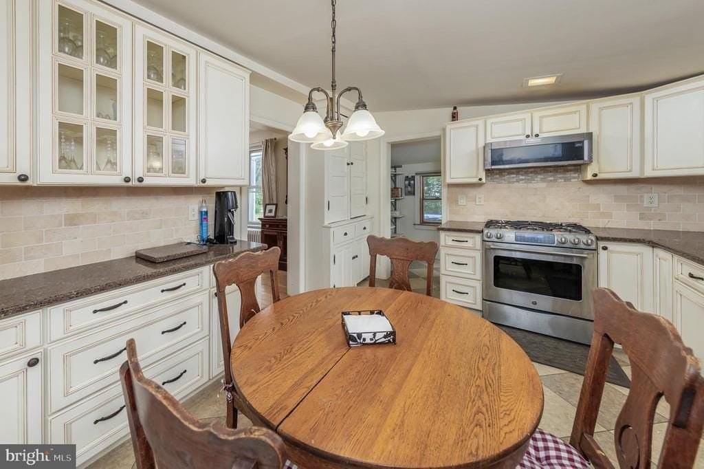 416 Raritan Ave - Photo 4 of 23