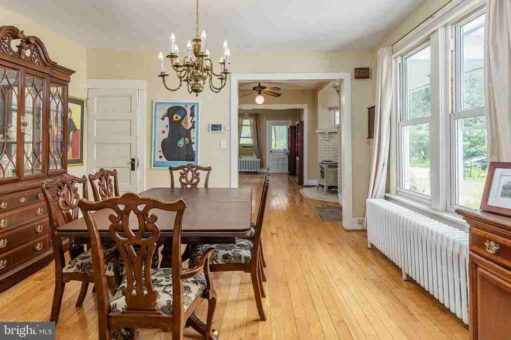 416 Raritan Ave - Photo 6 of 23