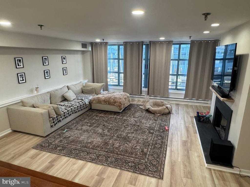 7 N Columbus Blvd #212 - Photo 2 of 39