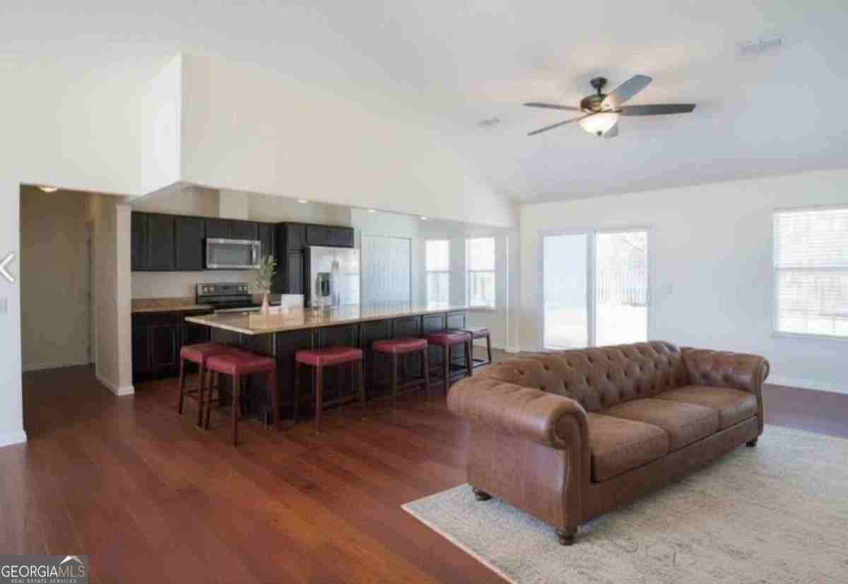 105 Juliana Pl - Photo 4 of 30