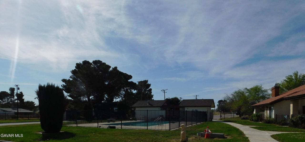 21319 Conklin Ct - Photo 4 of 19