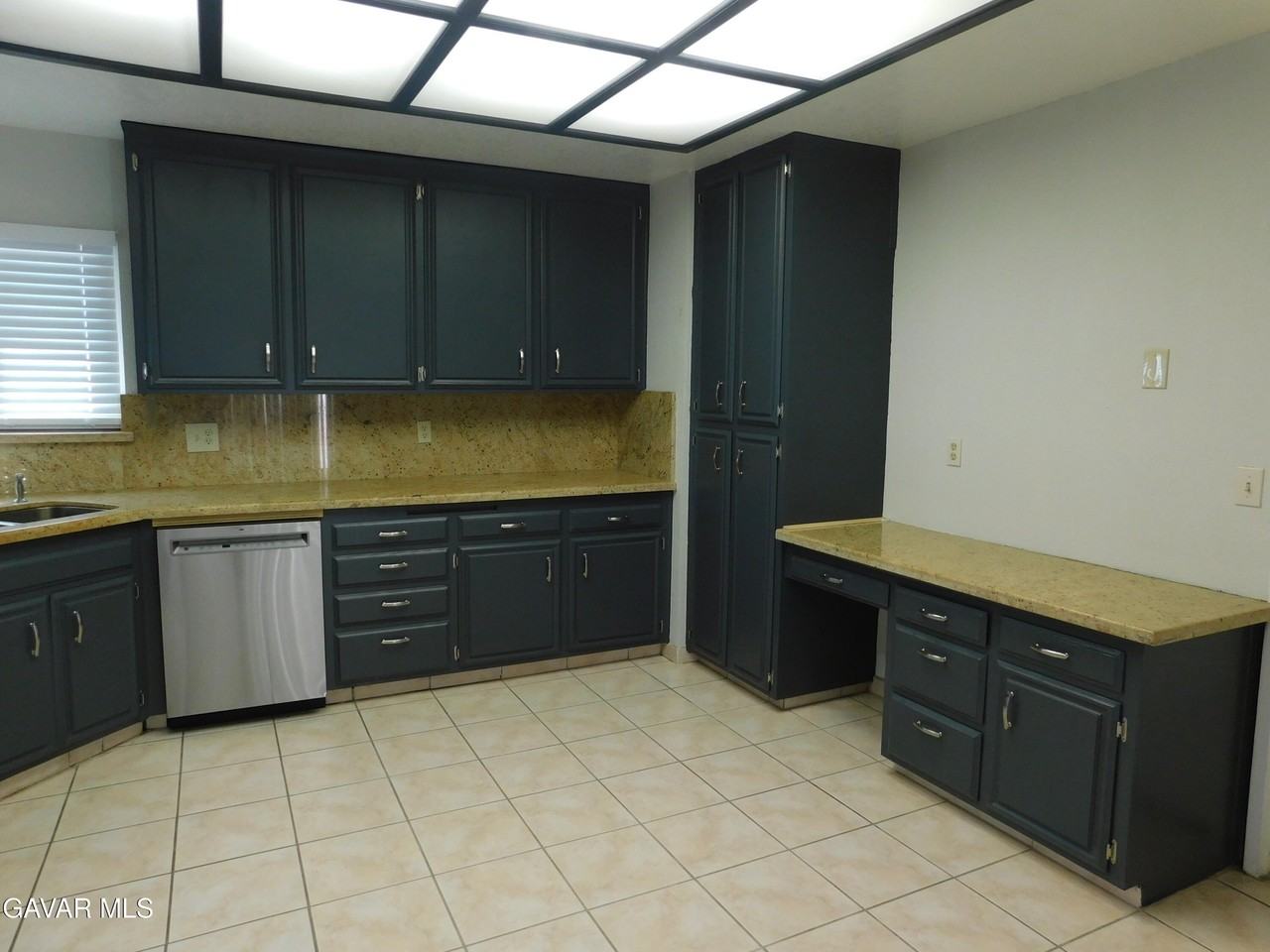 21319 Conklin Ct - Photo 6 of 19