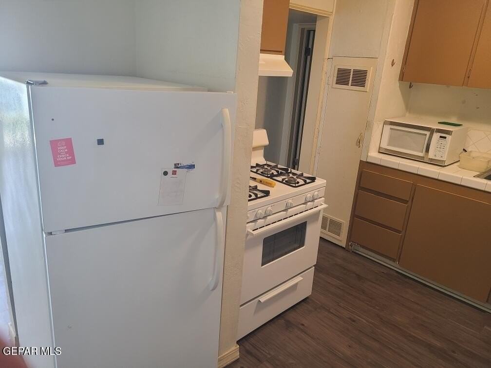 701 W Yandell Dr #4 - Photo 6 of 12