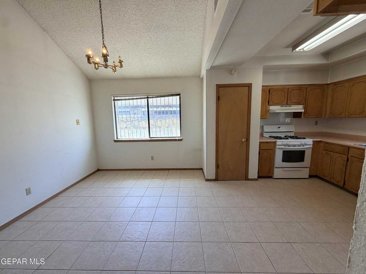 3217 Red Sails Dr - Photo 4 of 10