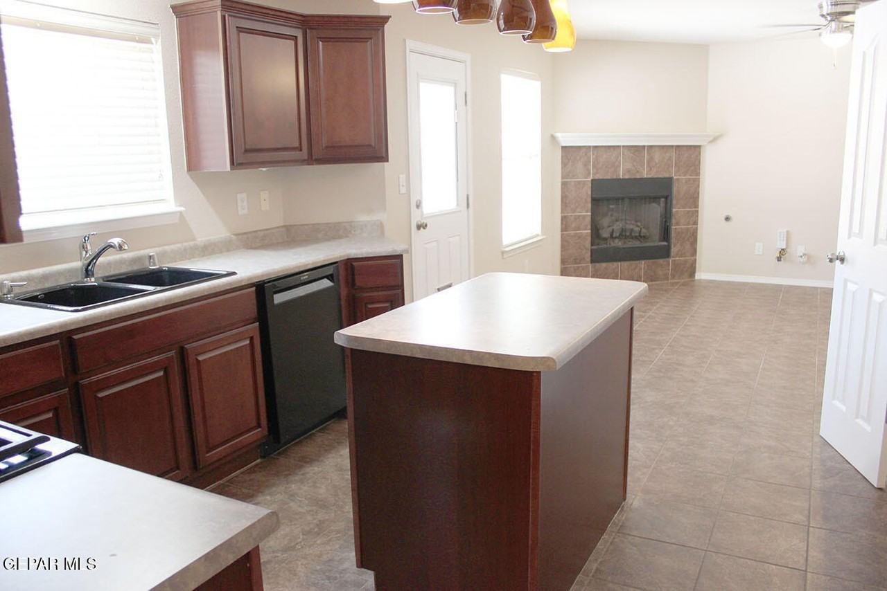 1458 Senda Del Sol - Photo 5 of 29