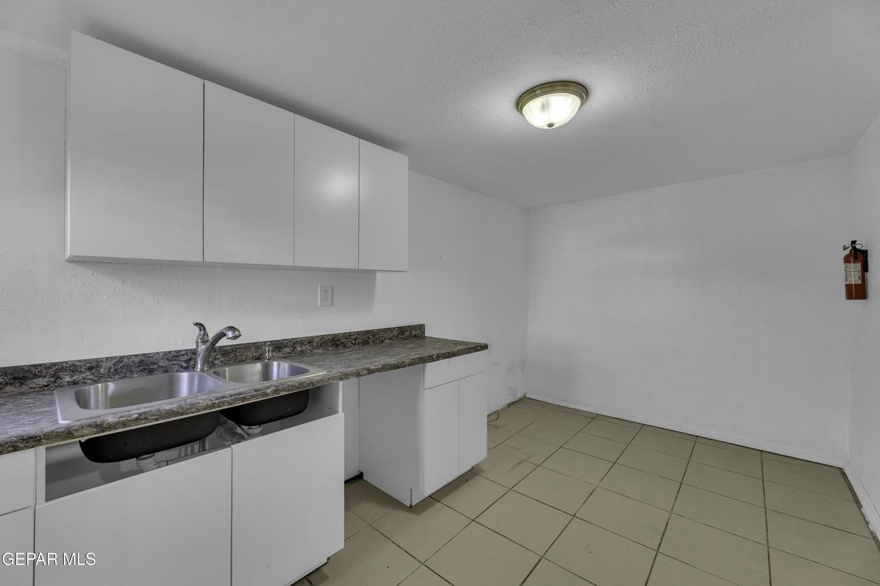 218 Nw I Ave Unit D - Photo 3 of 16