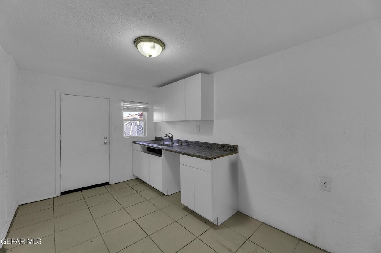 218 Nw I Ave Unit D - Photo 4 of 16