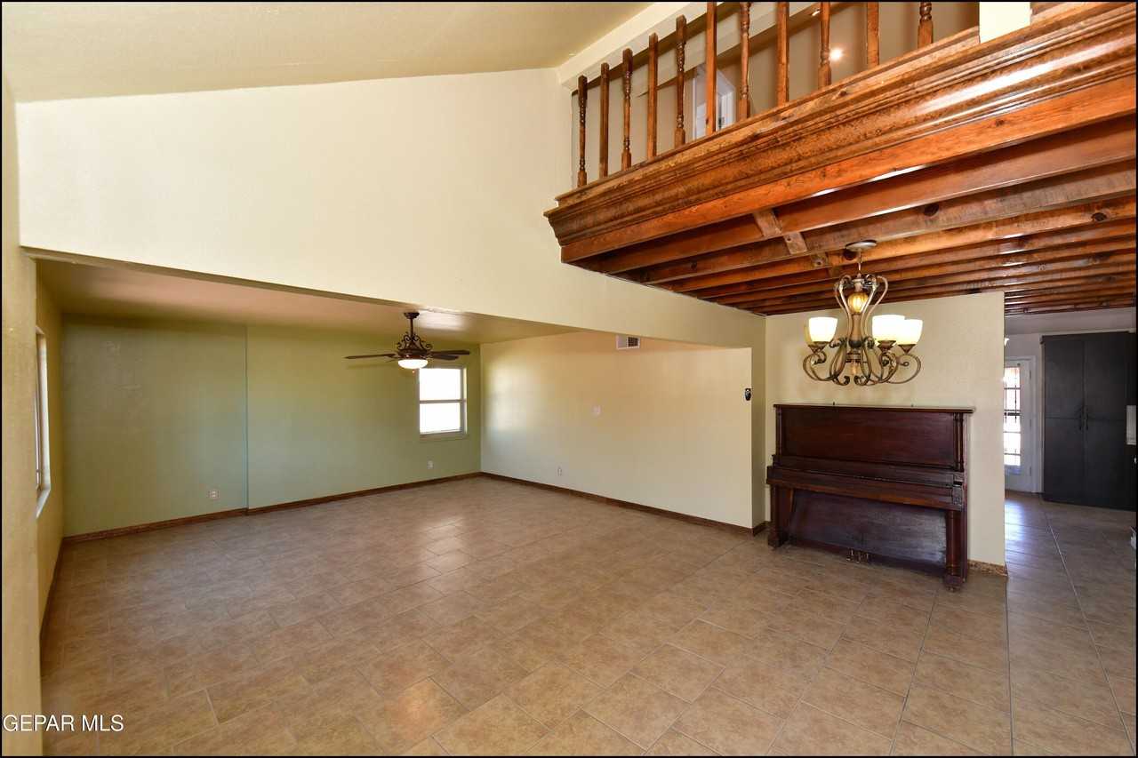 908 Bolivia St - Photo 7 of 47