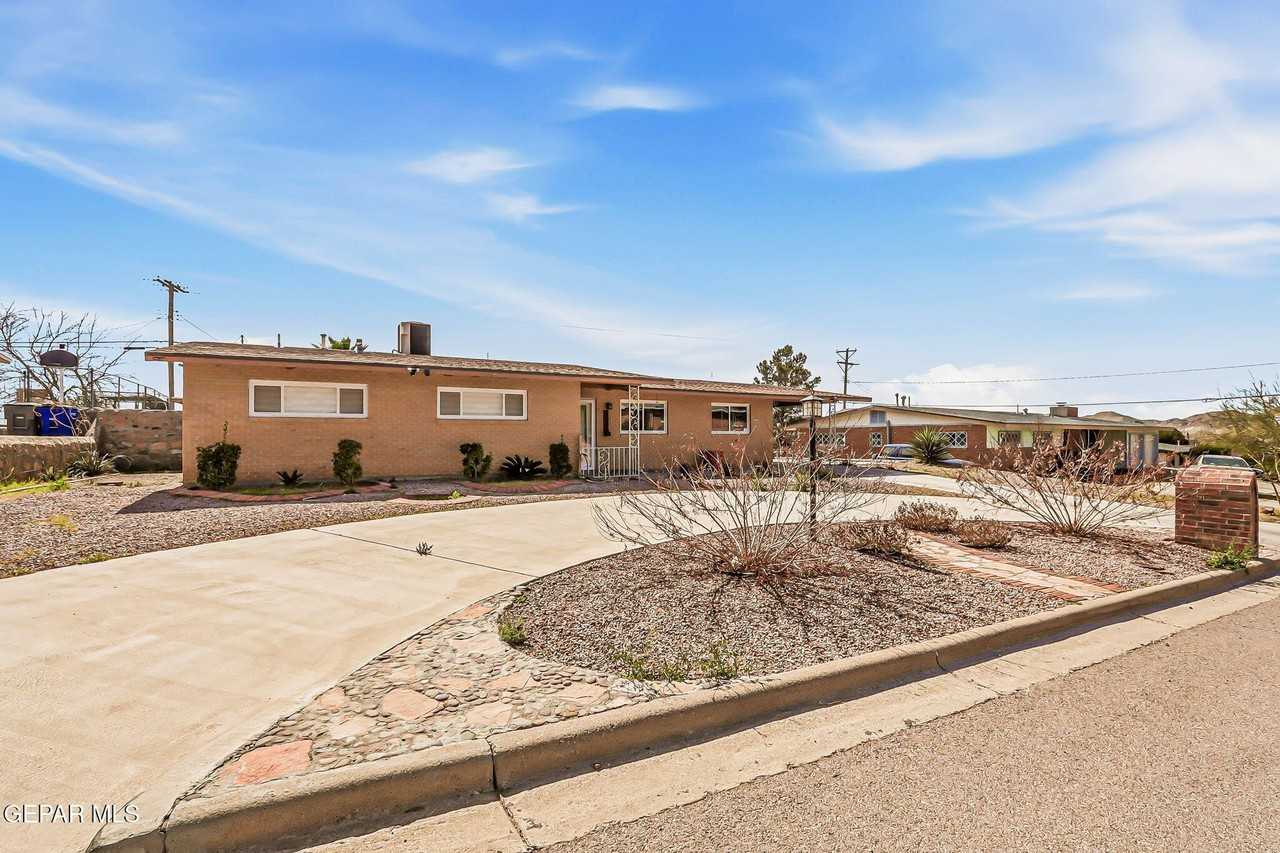 4312 Wallington Dr - Photo 2 of 50