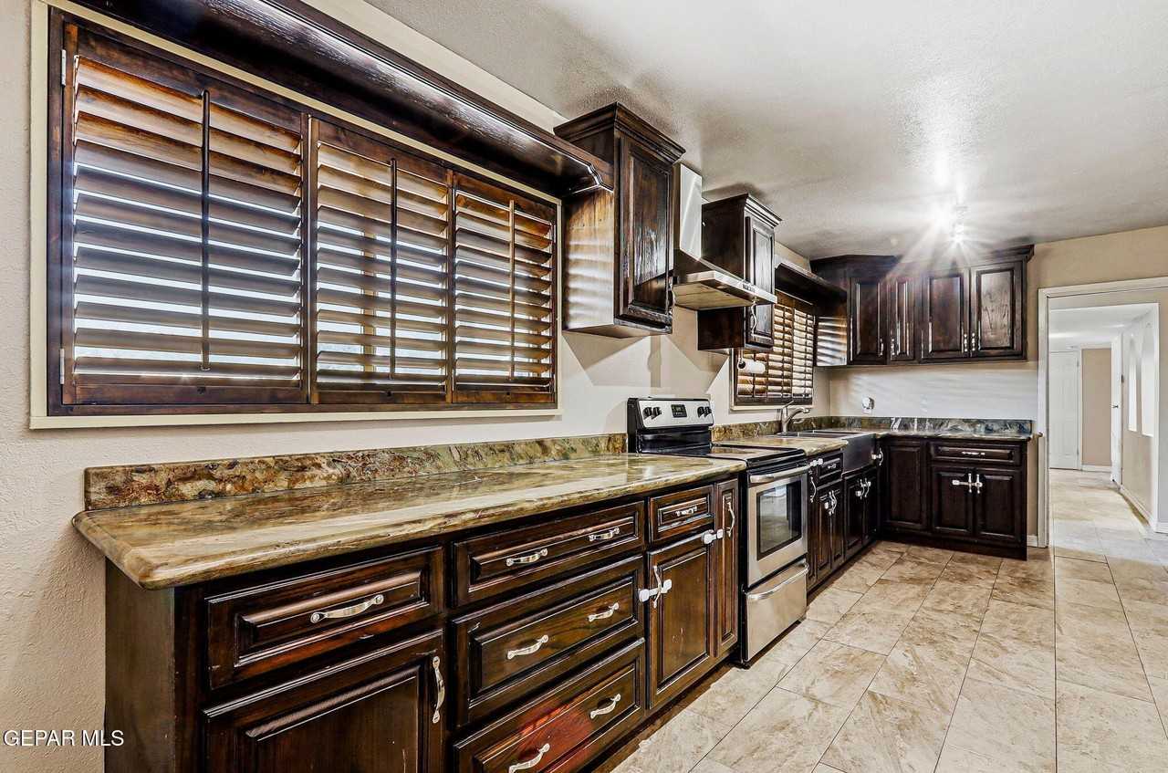 4312 Wallington Dr - Photo 5 of 50