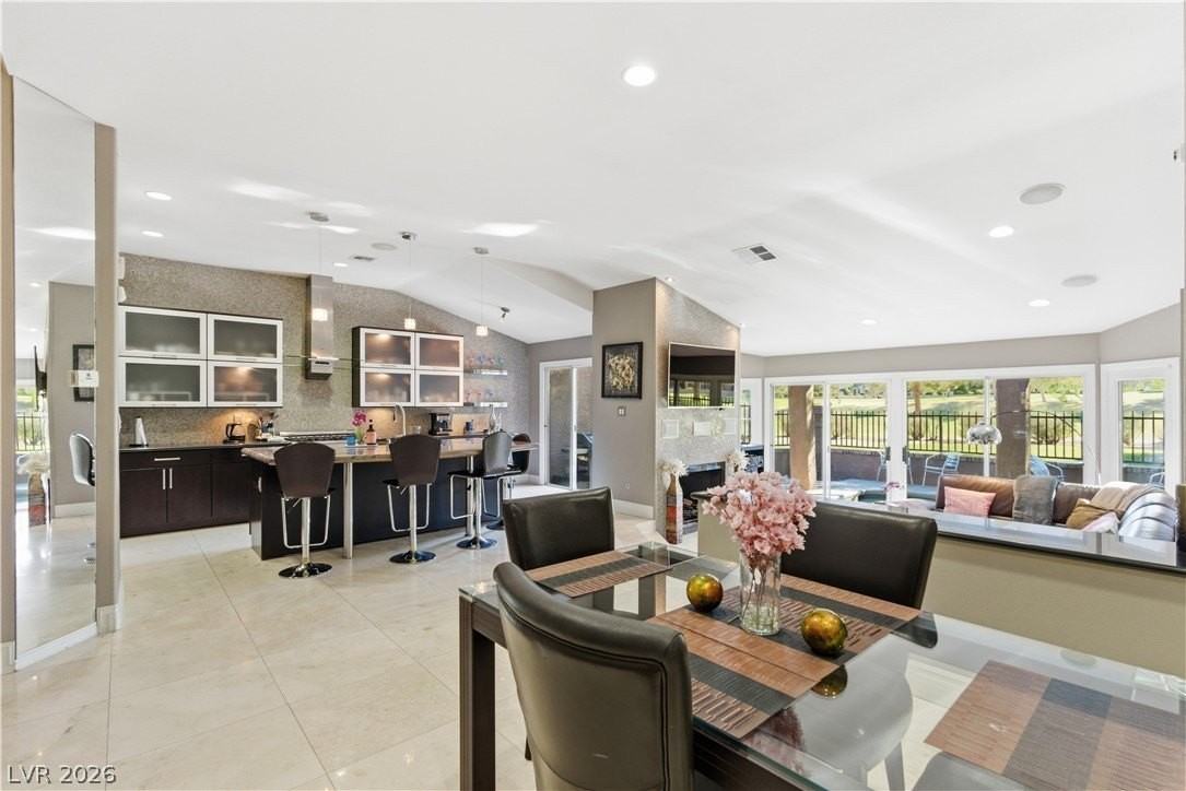 7147 Mission Hills Dr - Photo 4 of 26