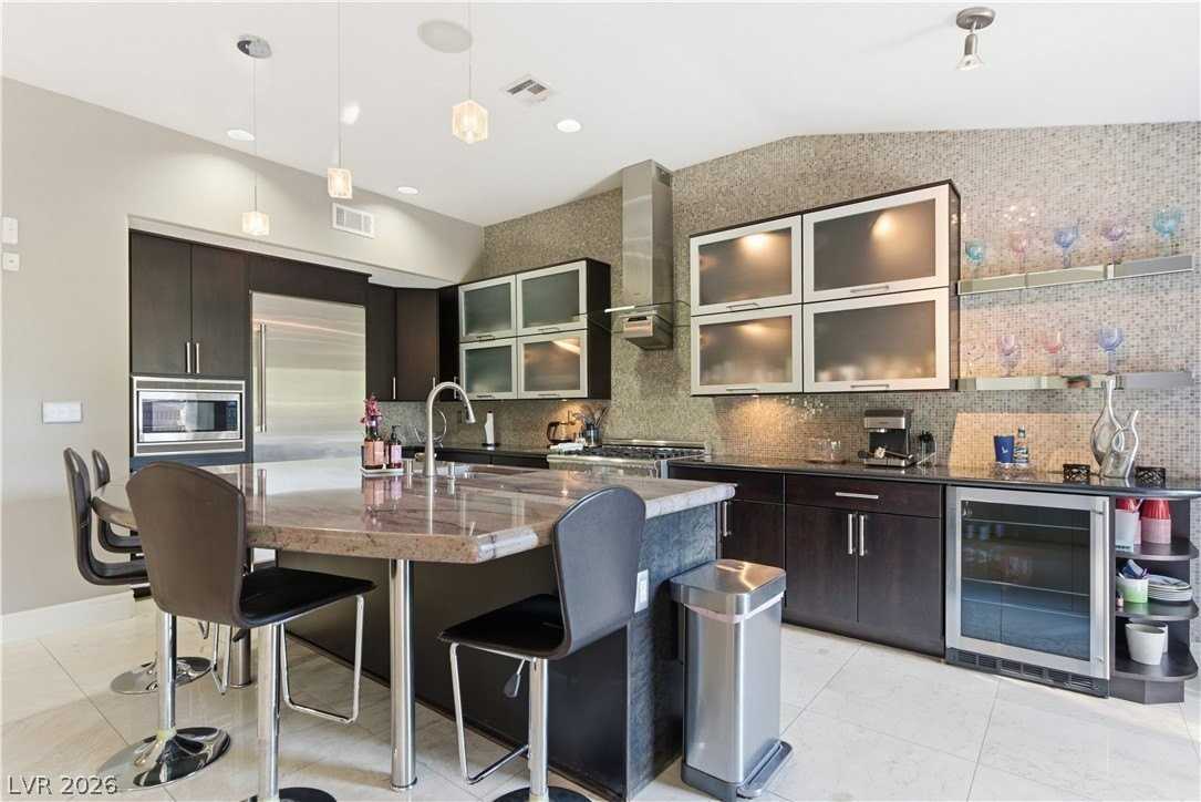 7147 Mission Hills Dr - Photo 7 of 26