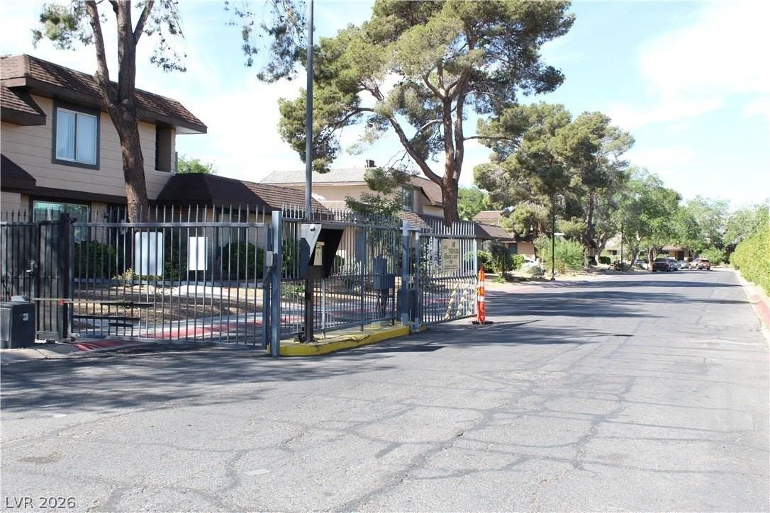 6225 Meadow Brook Ln - Photo 2 of 26