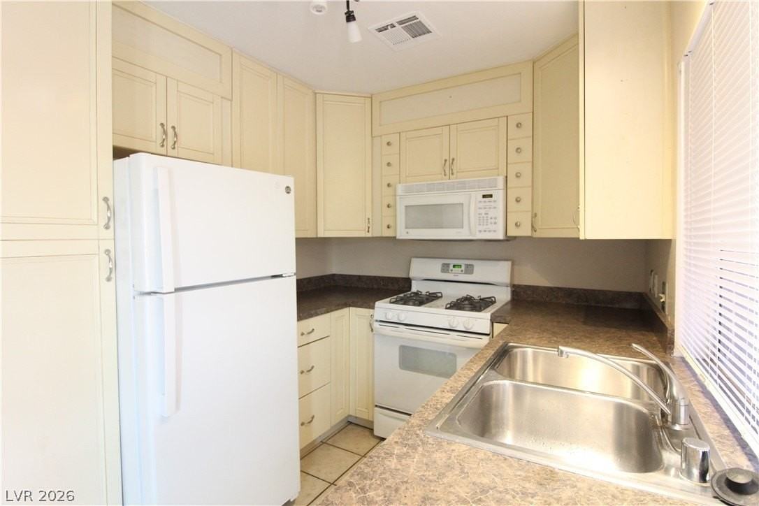 6225 Meadow Brook Ln - Photo 7 of 26