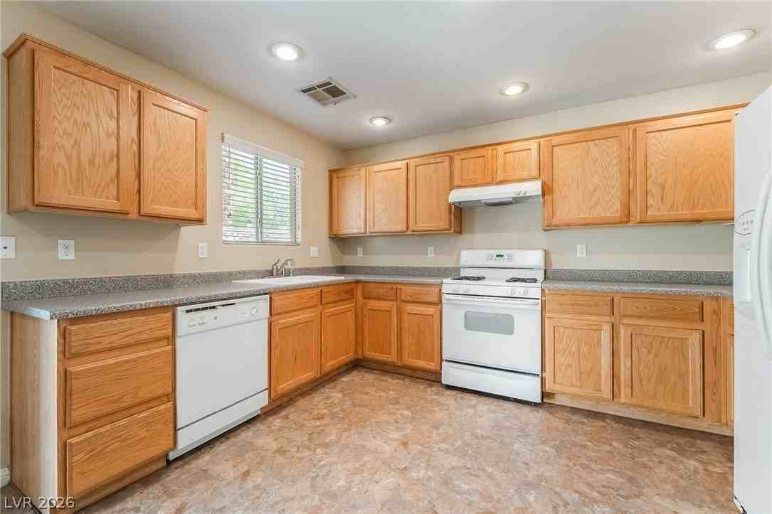 1160 Blue Magenta Ave - Photo 7 of 31