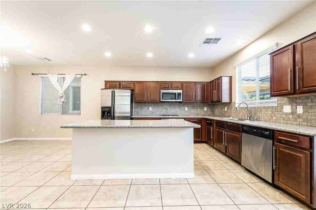 121 Pictor Ave - Photo 5 of 35