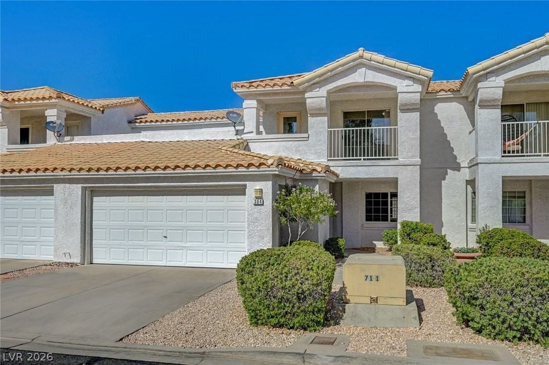 304 Roma Ln - Photo 2 of 50